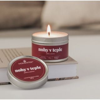 Podzimní must-have? Nohy v teple! 🧦🔥 A teď nemyslíme jen huňaté ponožky, ale i naši svíčku s vůní jablka a skořice 🍎✨. Ta...